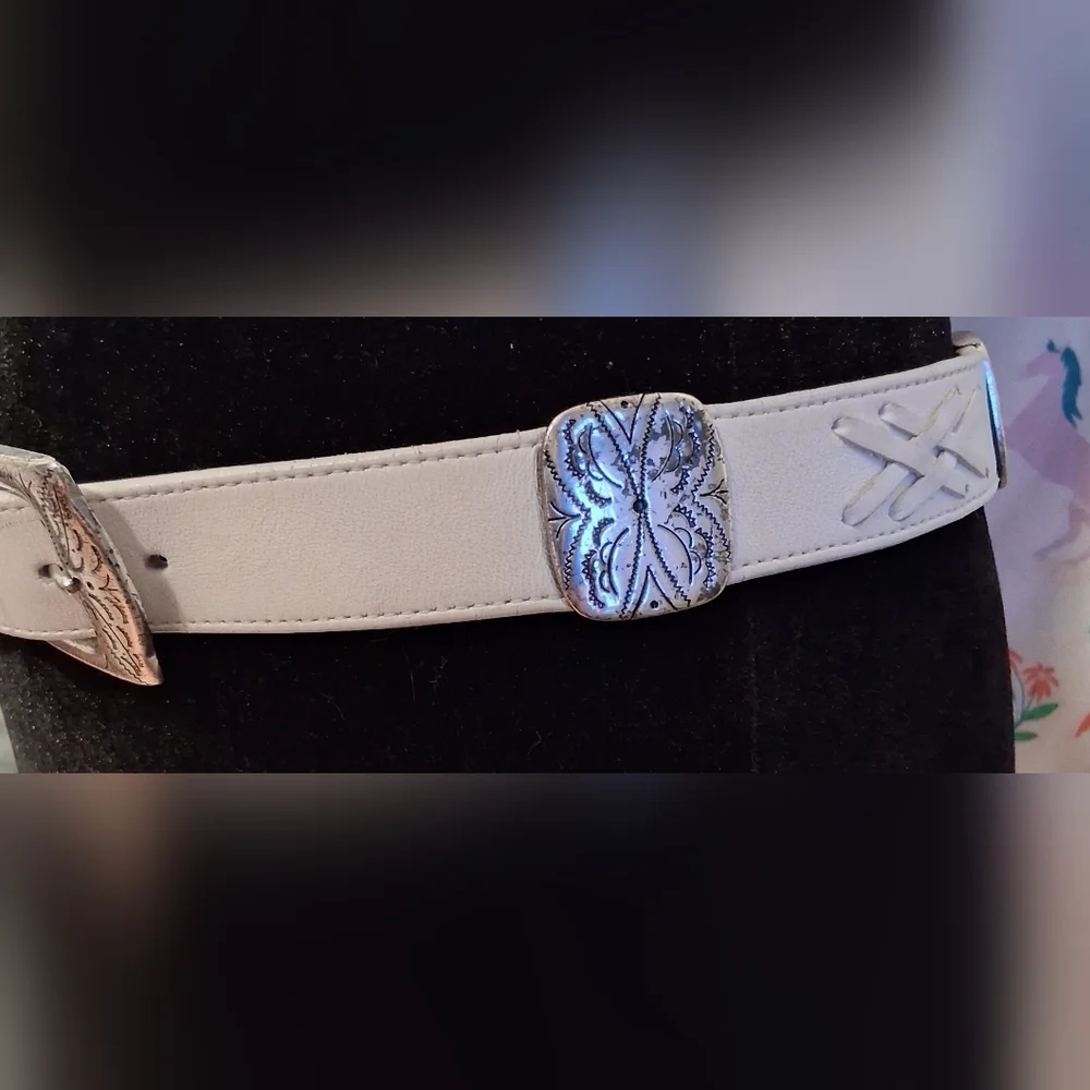 EUC Vintage 1991 Brighton White Leather & Silver Concho Stitch Boho Belt SZ M